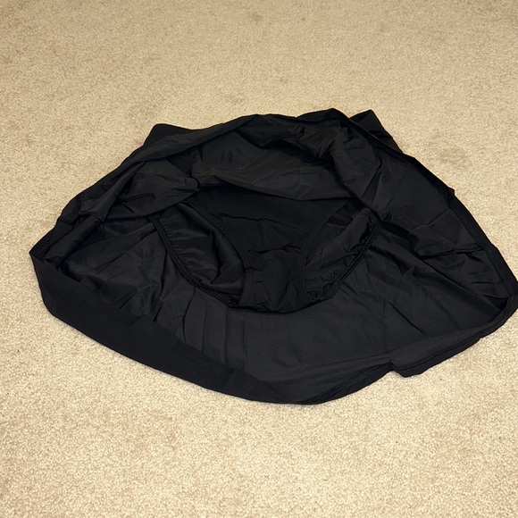 L.L. bean women’s size 8 black swim skirt - Picture 2 of 3